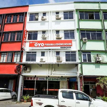 Oyo 44034 Furama Lodging House Kuching Extérieur photo