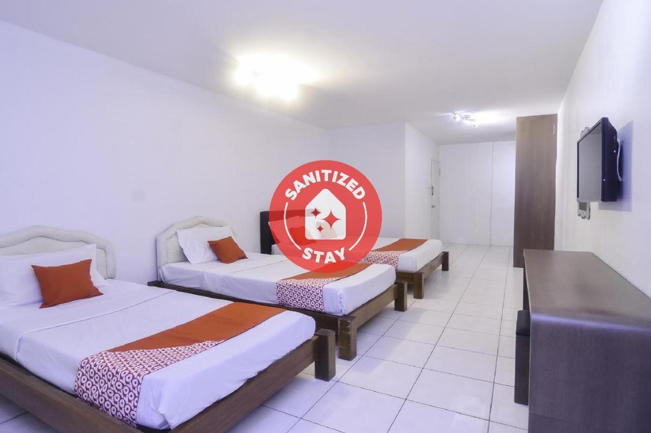 Oyo 44034 Furama Lodging House Kuching Extérieur photo