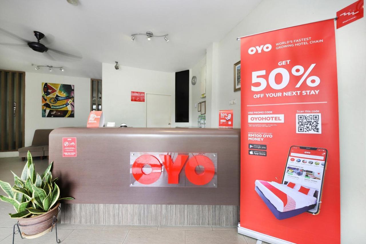 Oyo 44034 Furama Lodging House Kuching Extérieur photo