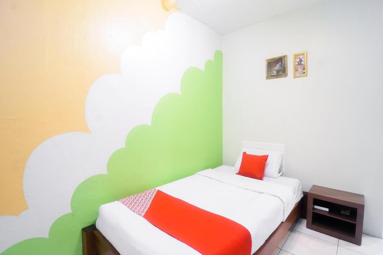 Oyo 44034 Furama Lodging House Kuching Extérieur photo