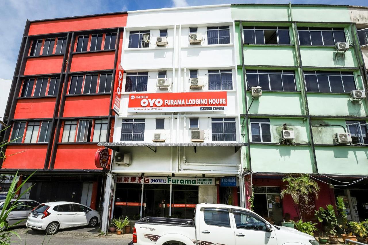 Oyo 44034 Furama Lodging House Kuching Extérieur photo