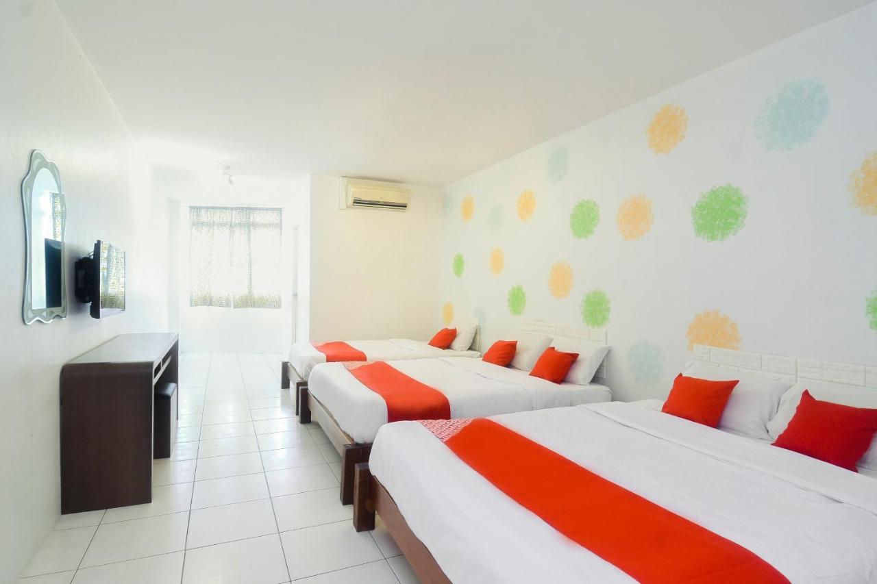 Oyo 44034 Furama Lodging House Kuching Extérieur photo