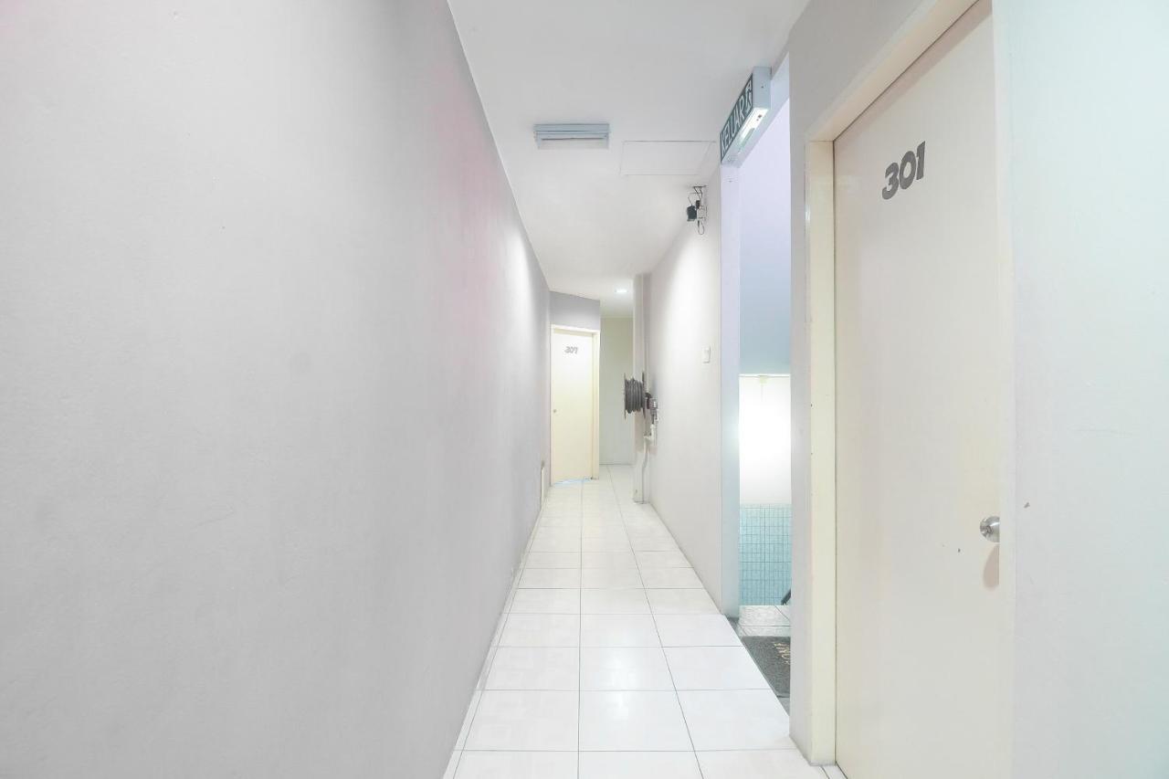Oyo 44034 Furama Lodging House Kuching Extérieur photo