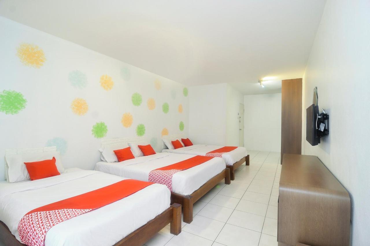Oyo 44034 Furama Lodging House Kuching Extérieur photo
