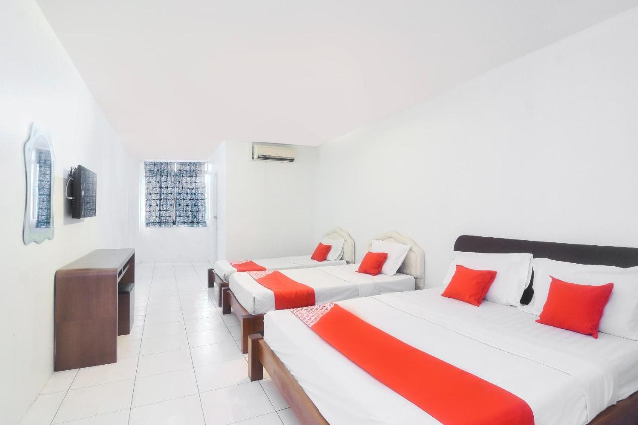 Oyo 44034 Furama Lodging House Kuching Extérieur photo