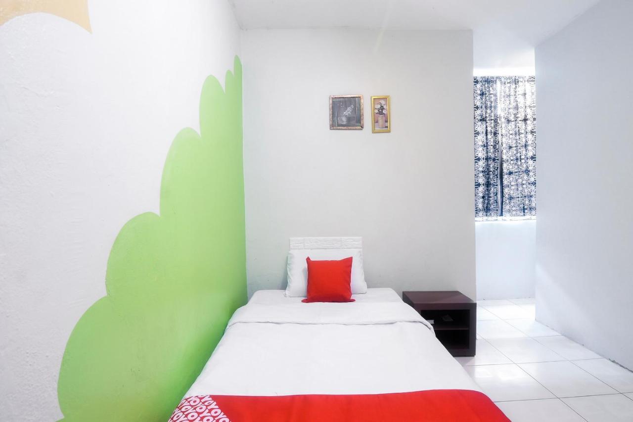 Oyo 44034 Furama Lodging House Kuching Extérieur photo