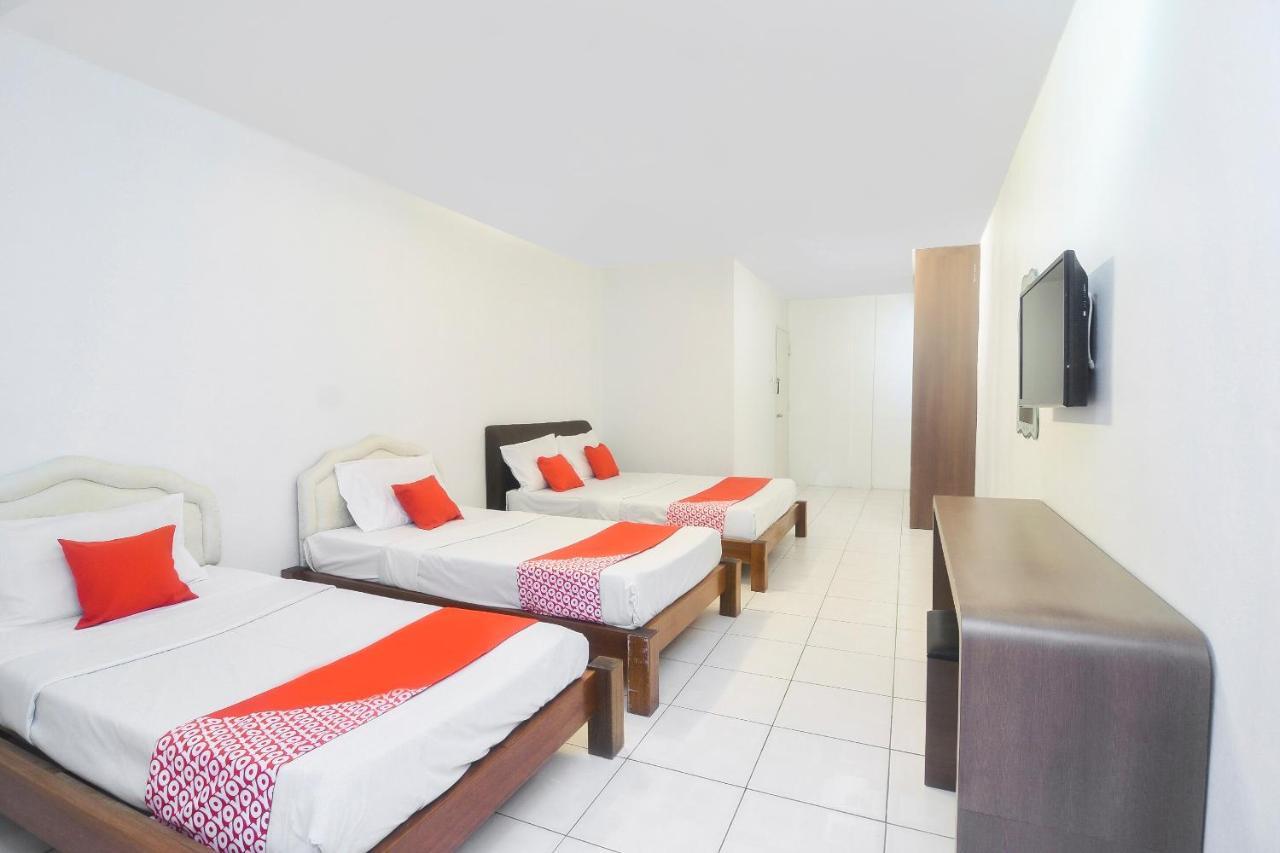 Oyo 44034 Furama Lodging House Kuching Extérieur photo