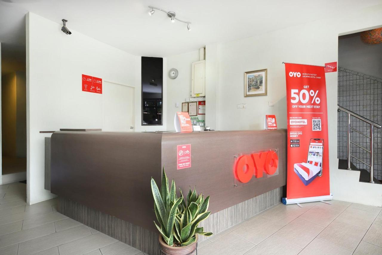 Oyo 44034 Furama Lodging House Kuching Extérieur photo