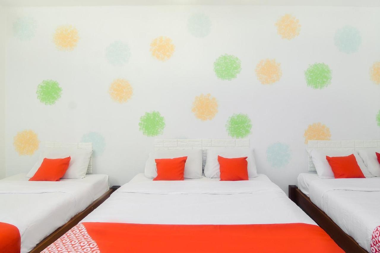 Oyo 44034 Furama Lodging House Kuching Extérieur photo