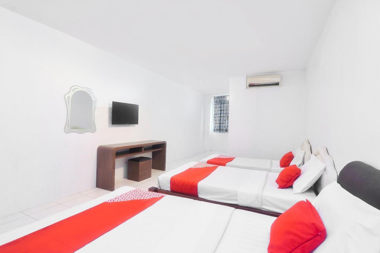 Oyo 44034 Furama Lodging House Kuching Extérieur photo