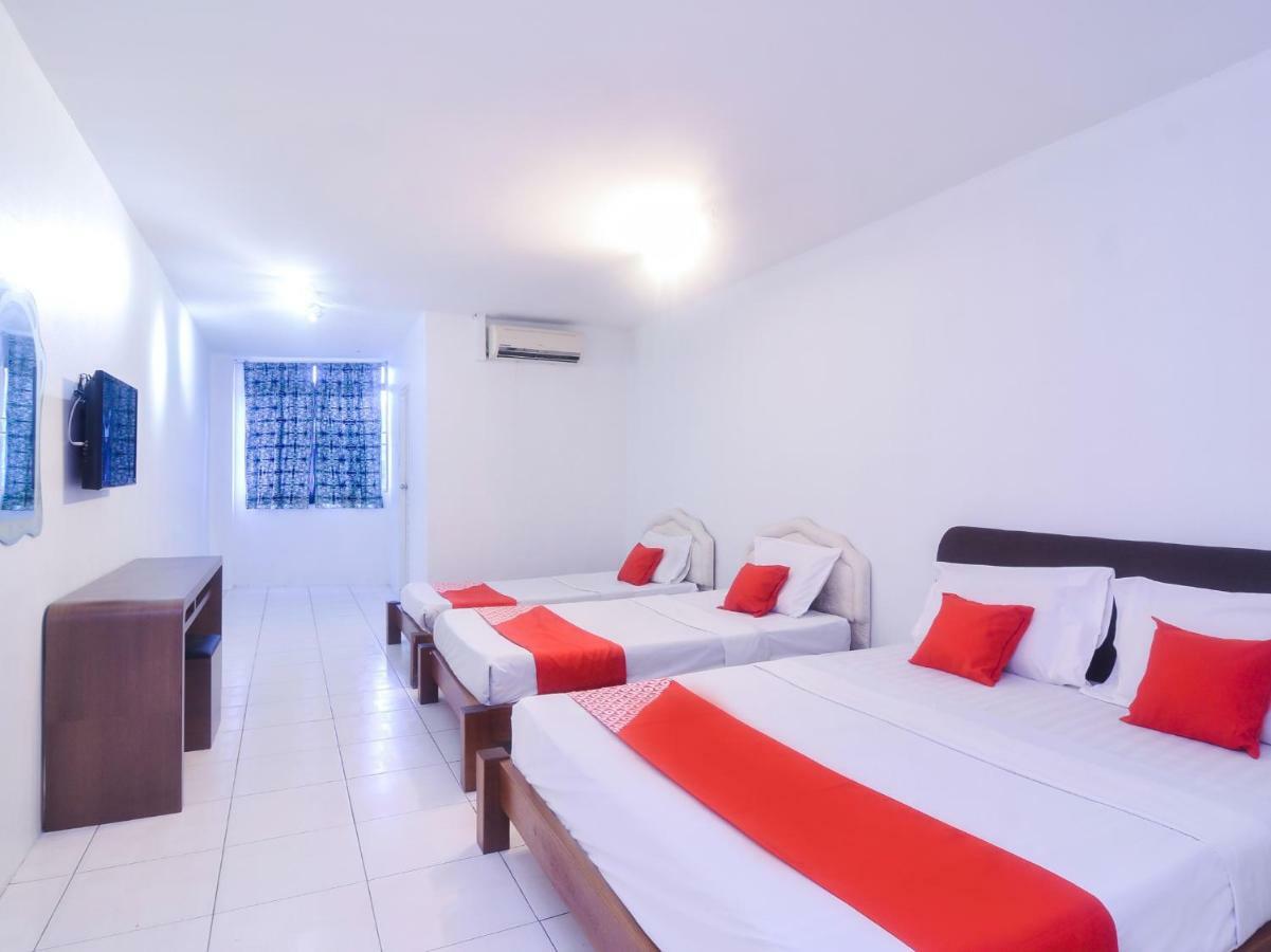 Oyo 44034 Furama Lodging House Kuching Extérieur photo