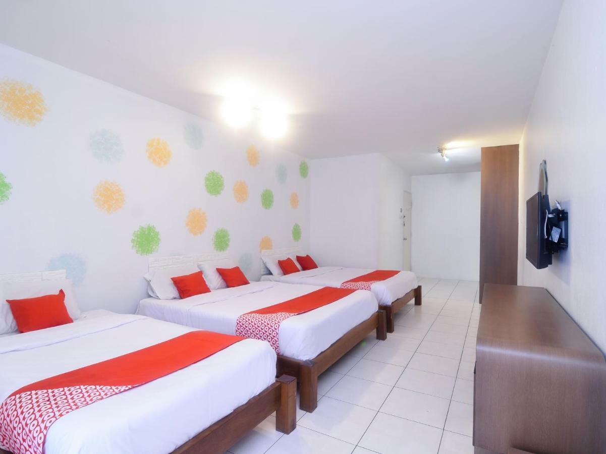 Oyo 44034 Furama Lodging House Kuching Extérieur photo
