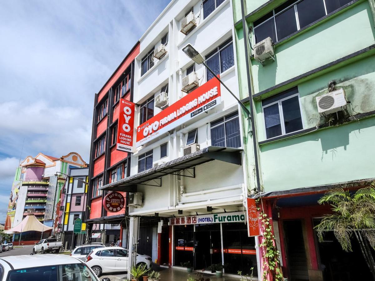 Oyo 44034 Furama Lodging House Kuching Extérieur photo