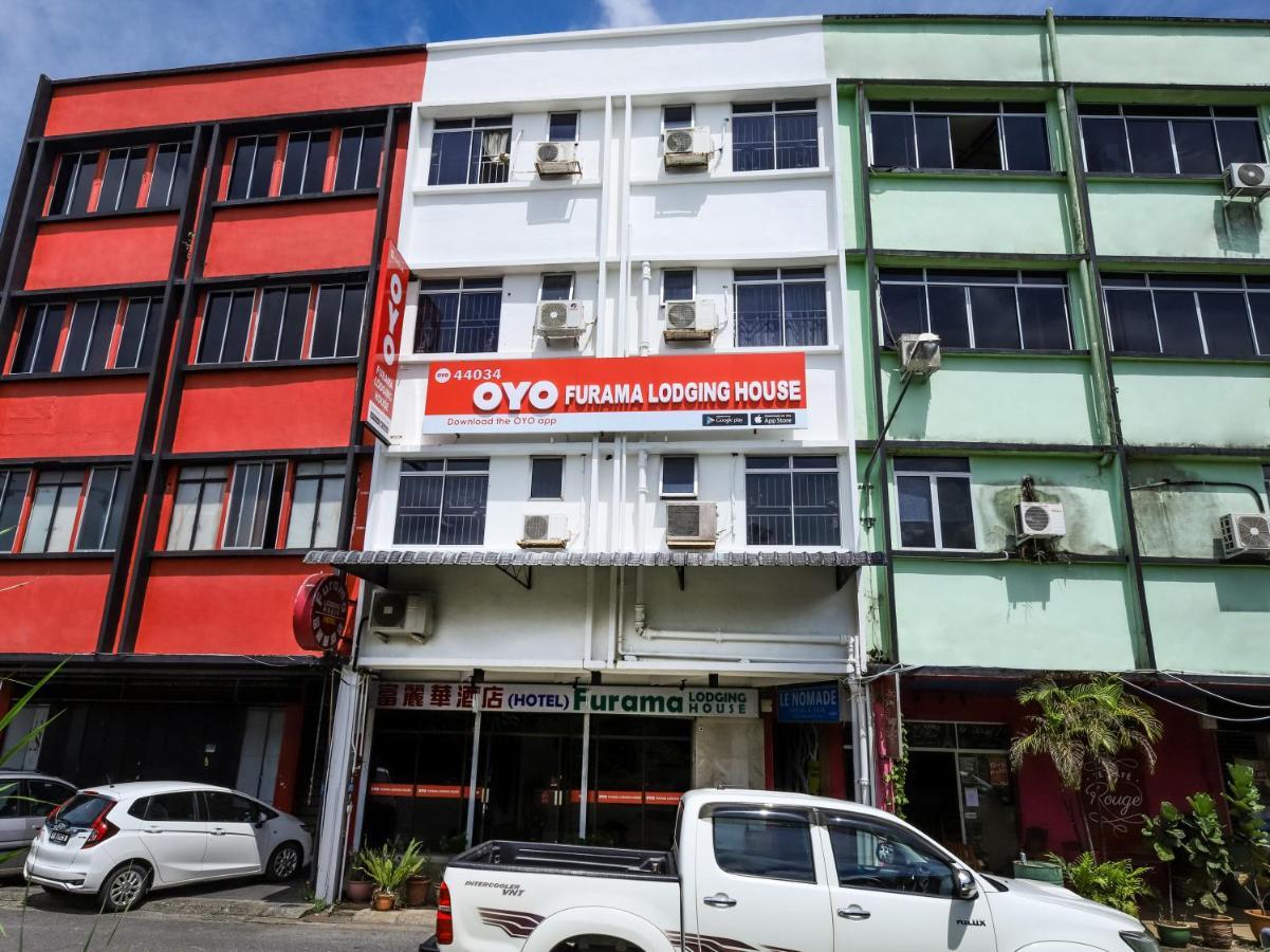 Oyo 44034 Furama Lodging House Kuching Extérieur photo