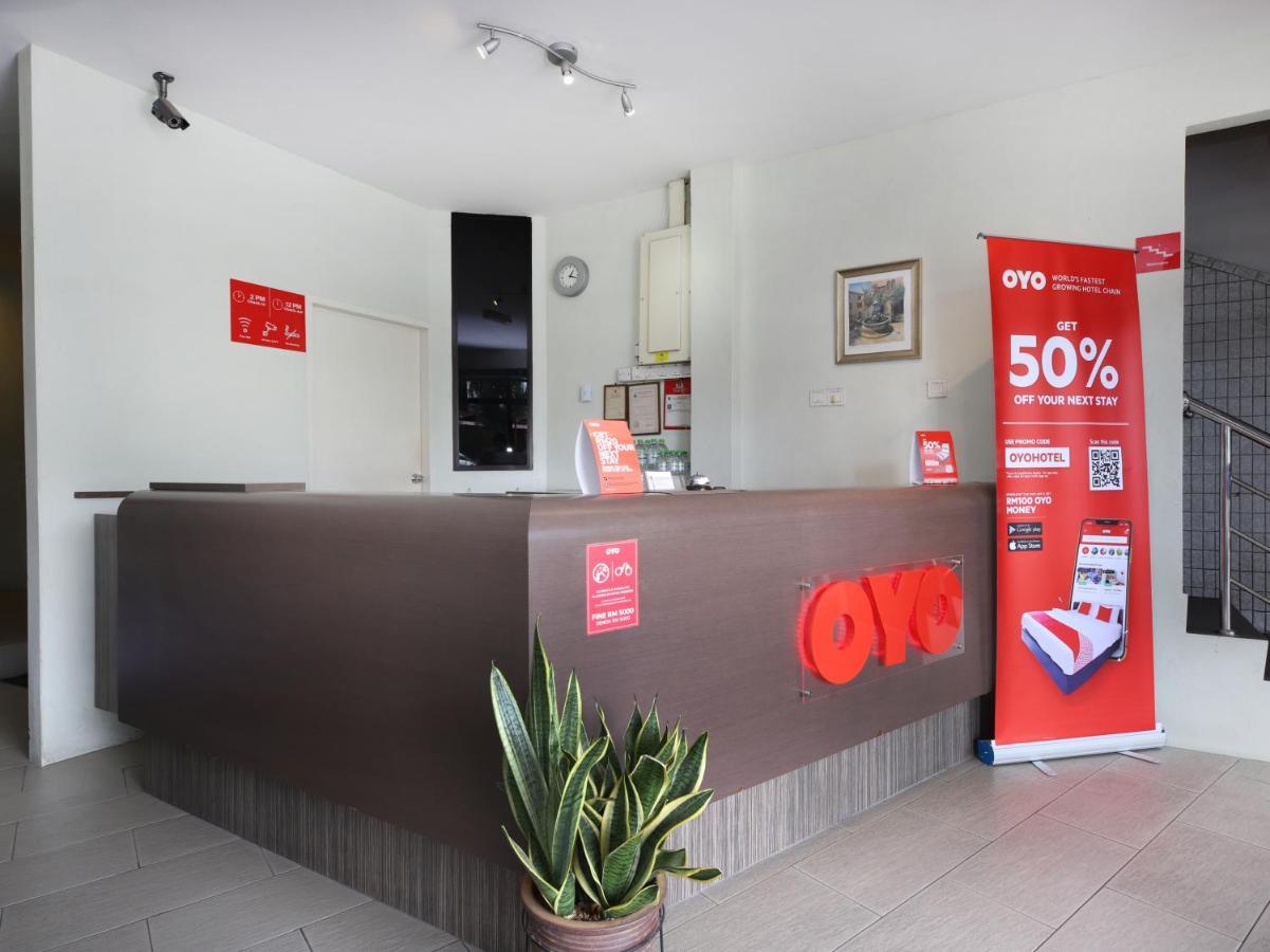 Oyo 44034 Furama Lodging House Kuching Extérieur photo